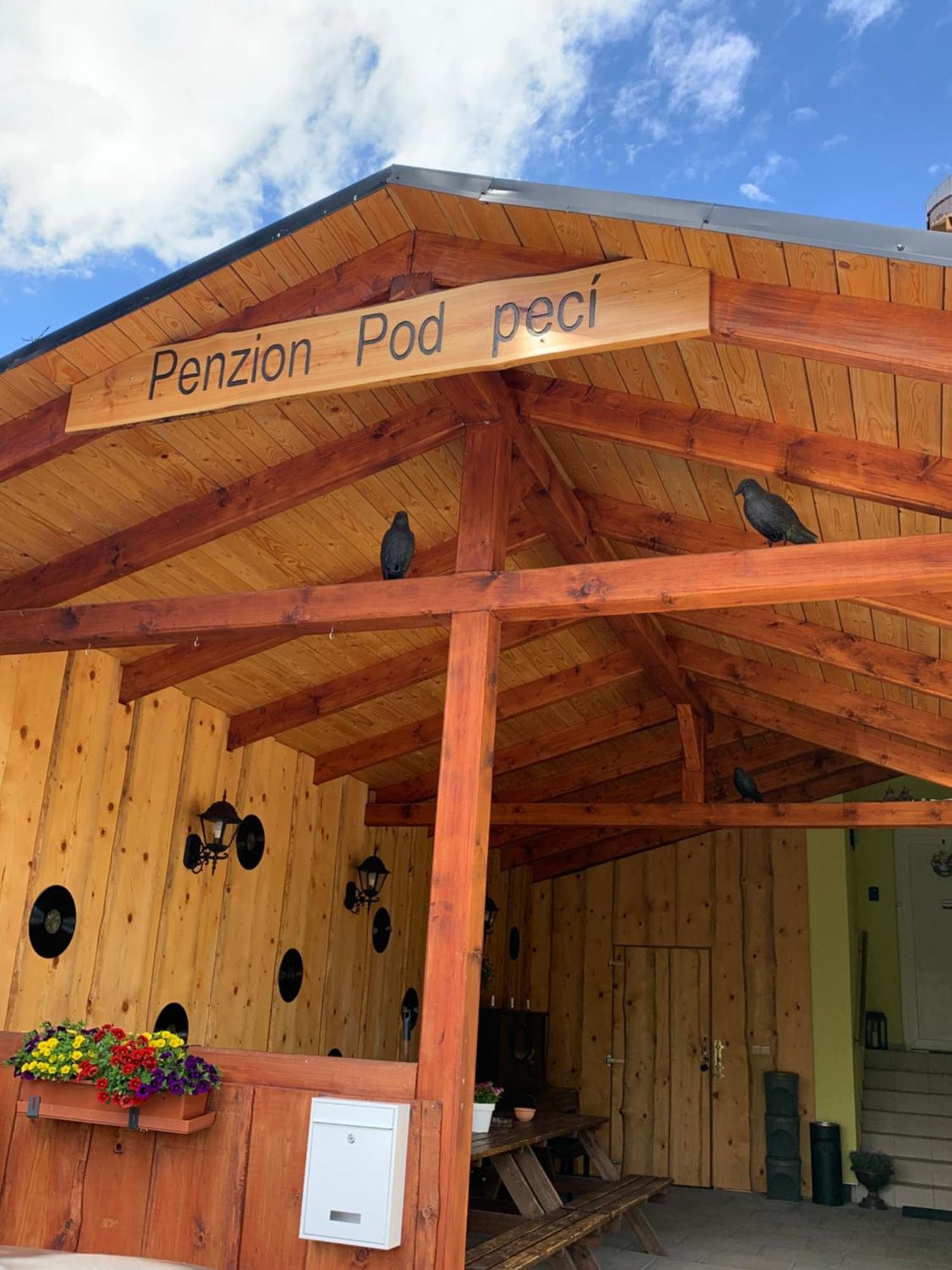 Penzion Pod Peci Lenora エクステリア 写真